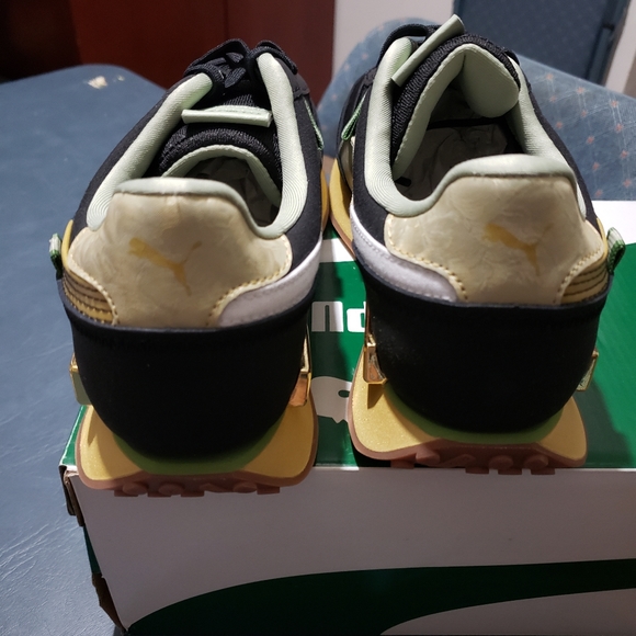 Shoes - Picture 5 of 7